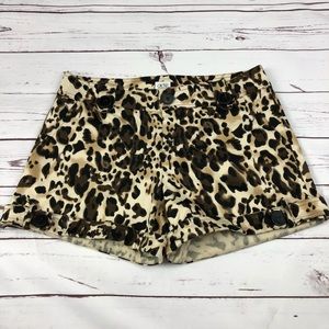 Cache Size 6 leopard print shorts